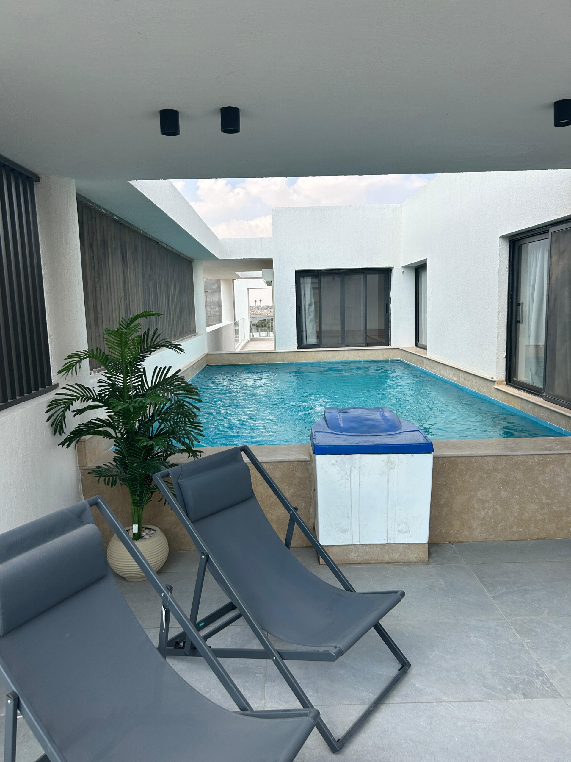 Lux 4BR Duplex / Pool